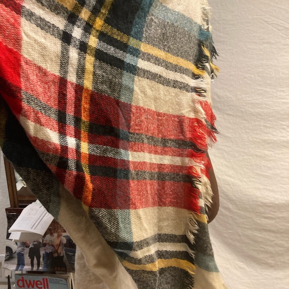 Plaid Tartan Shawl/Blanket 53X46 - Picture 5 of 9